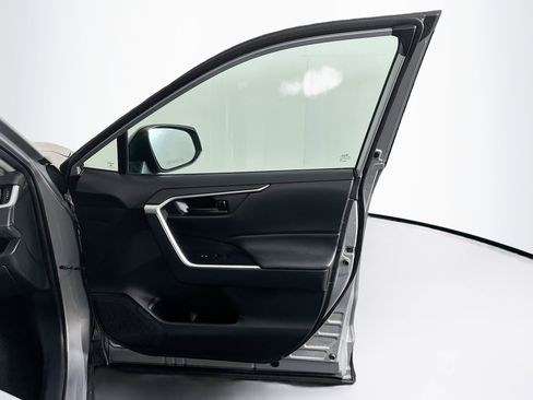 Used 2021 Toyota RAV4 LE image 30