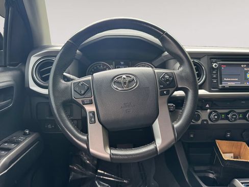 Used 2017 Toyota Tacoma SR5 w/ Tow Package AWD/4WD image 12