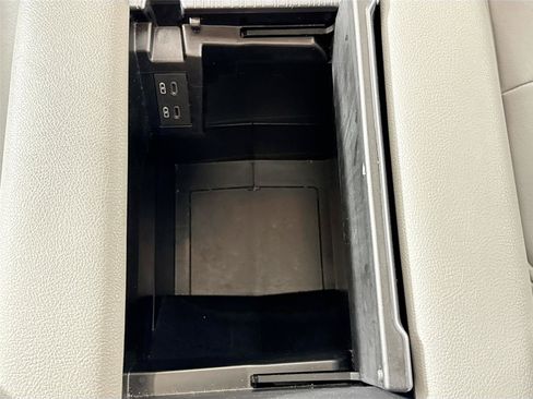 Certified 2025 Toyota Sienna XLE FWD image 34