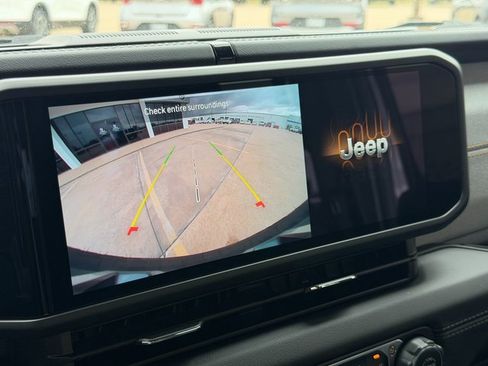 Used 2024 Jeep Wrangler Sahara image 36