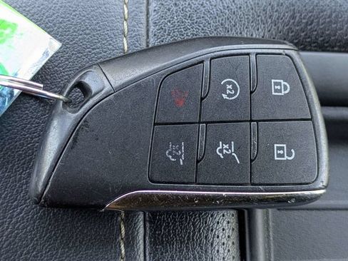 Used 2022 GMC Yukon XL SLT w/ SLT Luxury Package AWD/4WD image 29