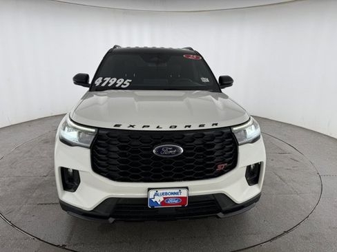 Used 2025 Ford Explorer ST RWD image 2