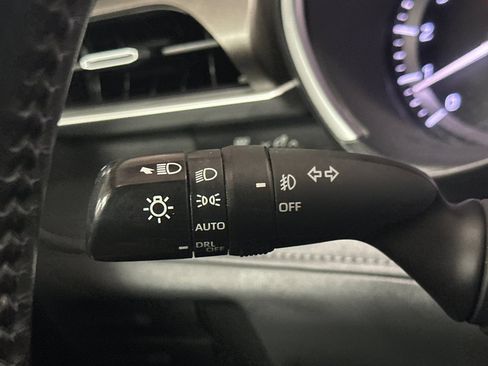 Used 2022 Toyota Highlander XLE AWD/4WD image 37