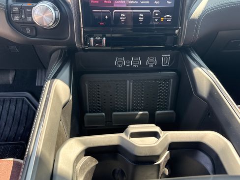 Used 2025 RAM 1500 Limited AWD/4WD image 15