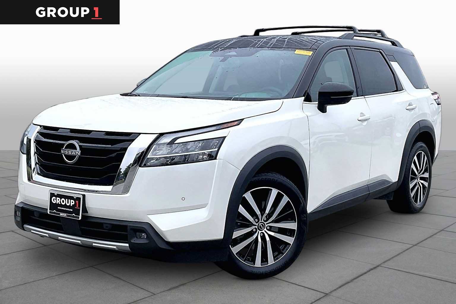 Used 2023 Nissan Pathfinder Platinum w/ Cargo Package AWD/4WD image 1