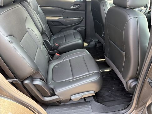 Certified 2020 GMC Acadia SLT w/ LPO, Floor Liner Package FWD image 16