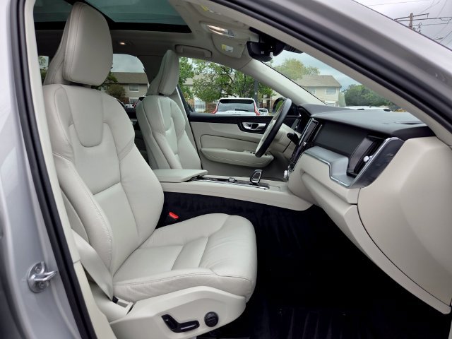 Certified 2024 Volvo XC60 B5 Core w/ Protection Package Premier AWD/4WD image 24
