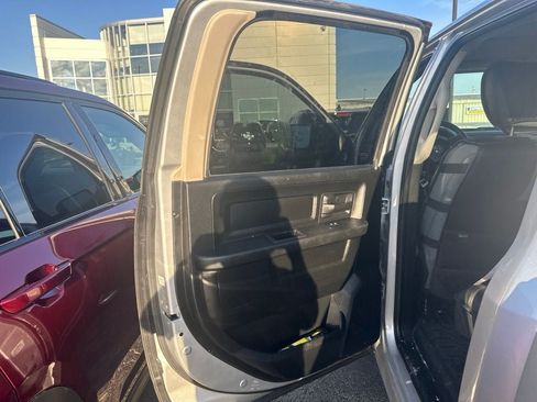 Used 2017 RAM 1500 Express AWD/4WD image 14