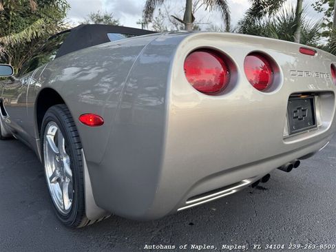 Used 2000 Chevrolet Corvette Convertible w/ Performance Handling Pkg RWD image 17
