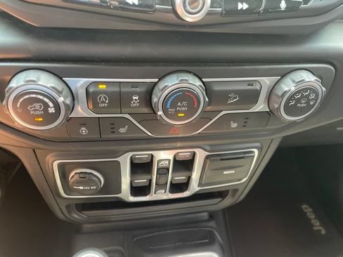 Used 2018 Jeep Wrangler Unlimited Sport S AWD/4WD image 45