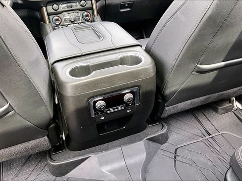 Used 2024 Chevrolet Tahoe High Country AWD/4WD image 34
