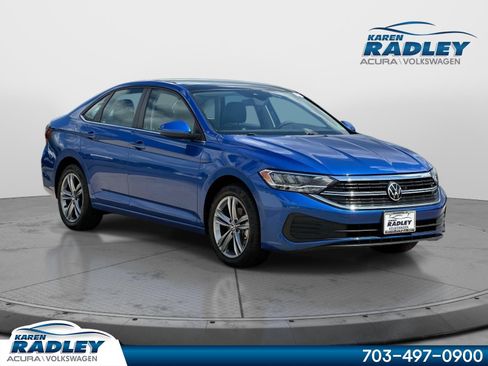 Certified 2023 Volkswagen Jetta SE w/ Panoramic Sunroof Package FWD image 1