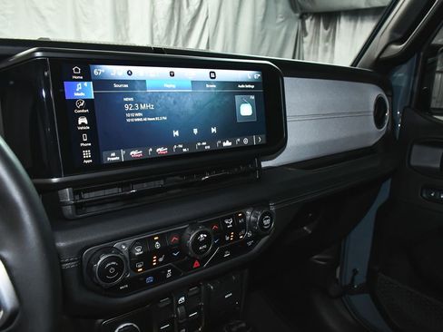 Used 2024 Jeep Wrangler Unlimited Sahara AWD/4WD image 30