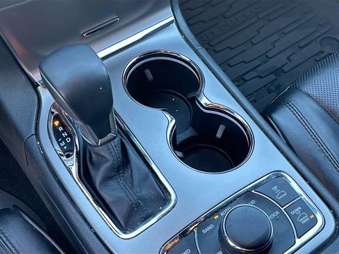 Used 2018 Jeep Grand Cherokee Overland image 18