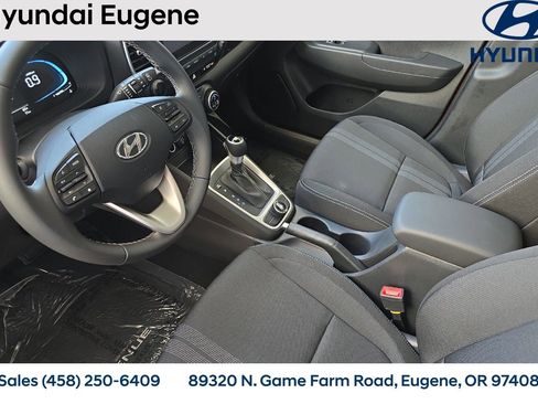 New 2025 Hyundai Venue SEL image 11
