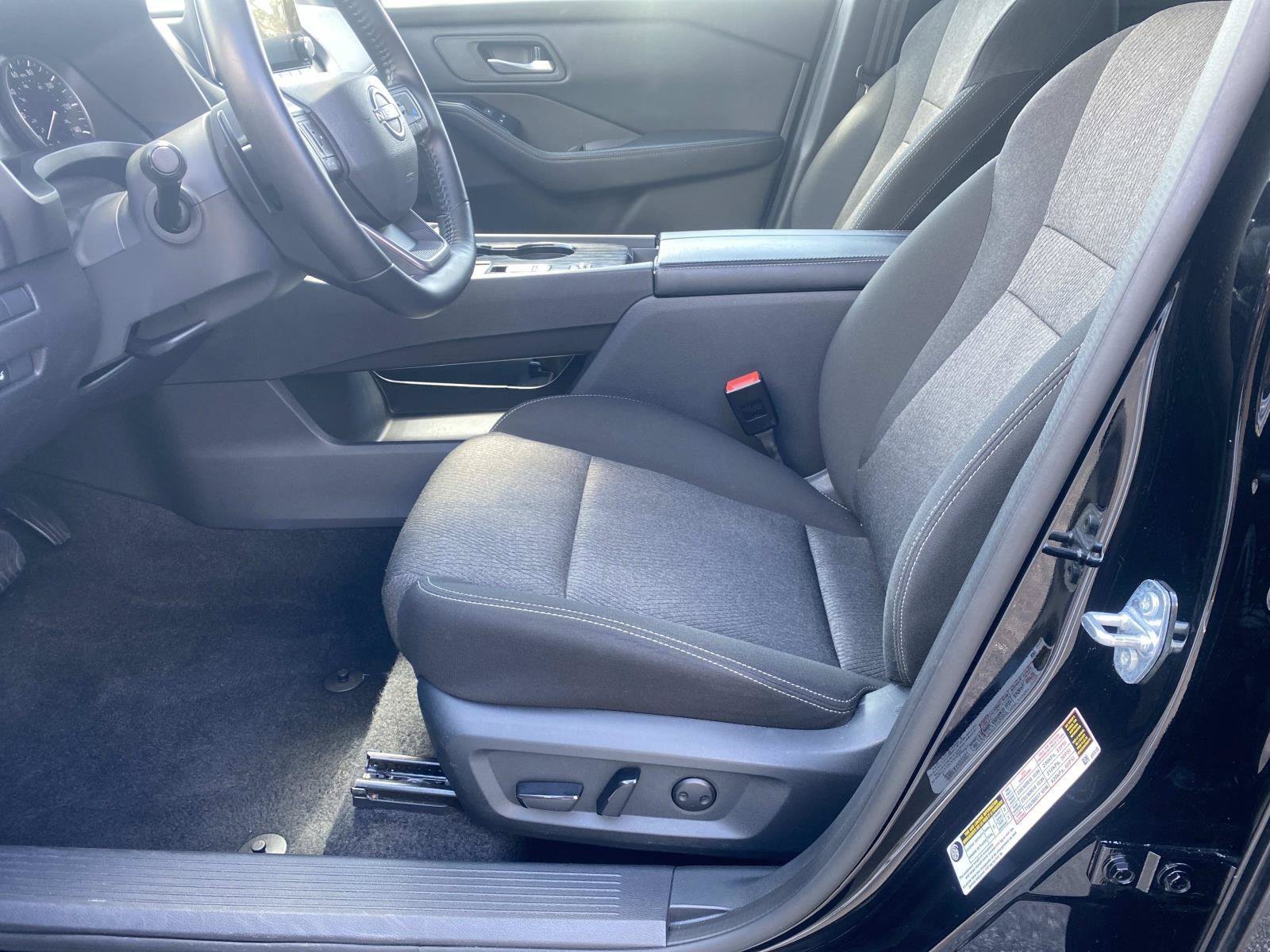 Used 2025 Nissan Rogue SV FWD image 22