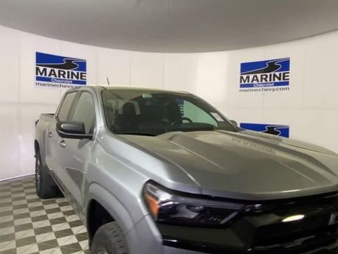 Used 2023 Chevrolet Colorado Z71 w/ Z71 Convenience Package 2 image 4