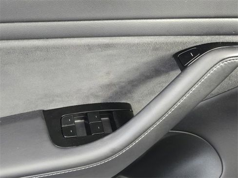 Used 2018 Tesla Model 3 Long Range image 22