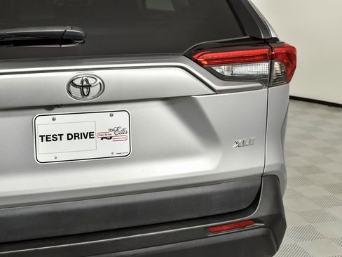 Used 2021 Toyota RAV4 XLE Premium image 34