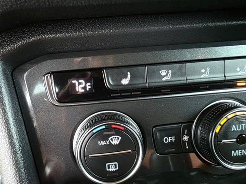 Used 2018 Volkswagen Tiguan SE AWD/4WD image 32
