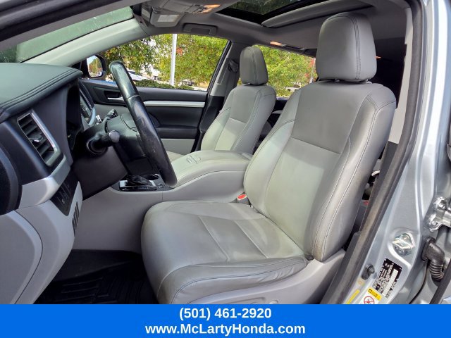 Used 2017 Toyota Highlander XLE AWD/4WD image 8