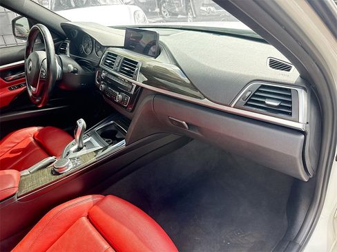 Used 2018 BMW 330e image 34