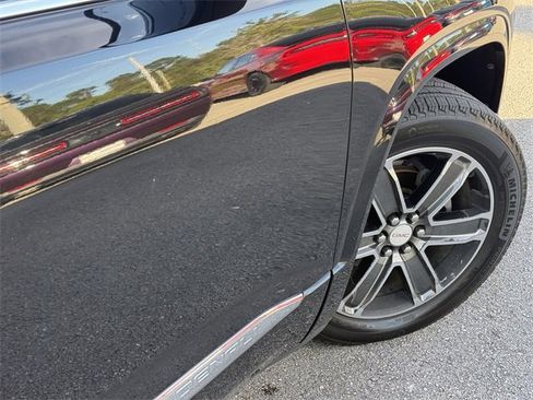 Used 2019 GMC Acadia Denali image 9