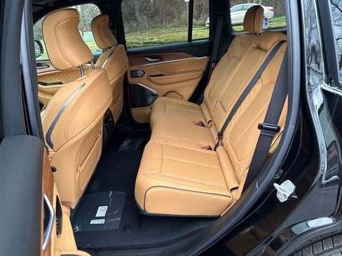 New 2025 Jeep Grand Cherokee Summit AWD/4WD image 13