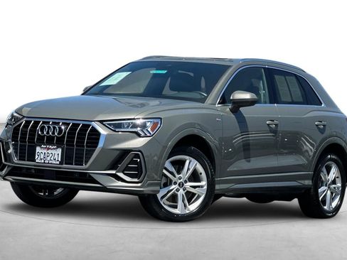 Used 2022 Audi Q3 2.0T Premium Plus w/ Premium Plus Package image 2