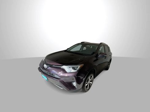 Used 2018 Toyota RAV4 XLE AWD/4WD image 4