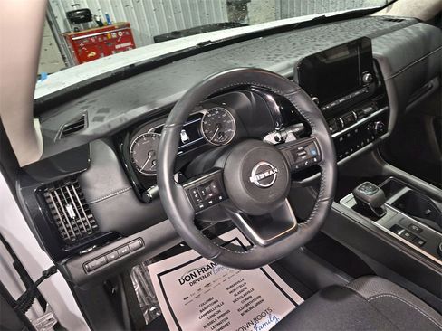 Used 2025 Nissan Pathfinder SV w/ SV Premium Package image 19