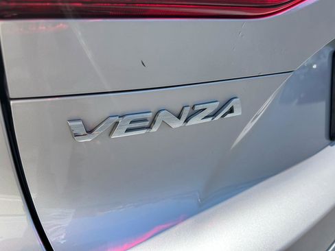 Used 2023 Toyota Venza XLE image 31