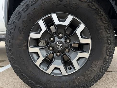 Used 2023 Toyota Tacoma TRD Off-Road image 11