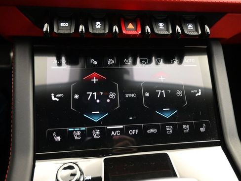 Used 2025 Lamborghini Urus SE AWD/4WD image 21