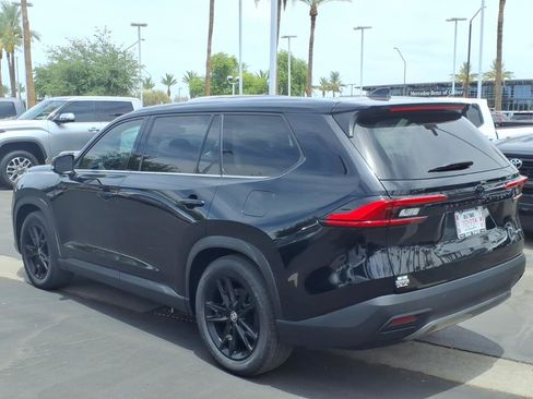 Certified 2024 Toyota Grand Highlander FWD image 6
