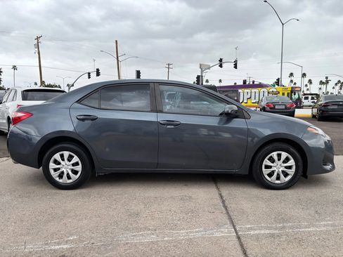 Used 2017 Toyota Corolla SE image 4