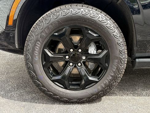 Certified 2025 GMC Yukon AT4 w/ AT4 Premium Package AWD/4WD image 12