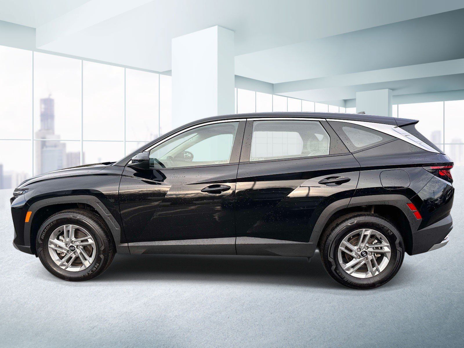 Used 2025 Hyundai Tucson SE AWD/4WD image 2