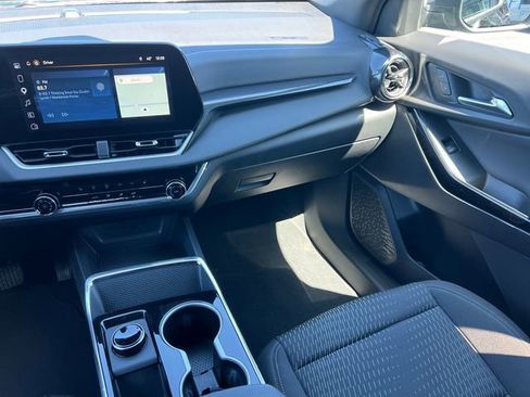 Used 2026 Chevrolet Equinox LT image 32