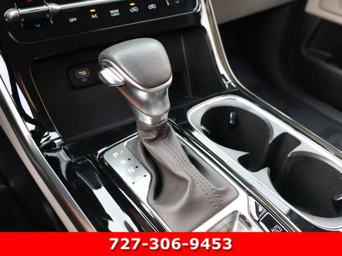 Used 2023 Kia Carnival EX FWD image 28