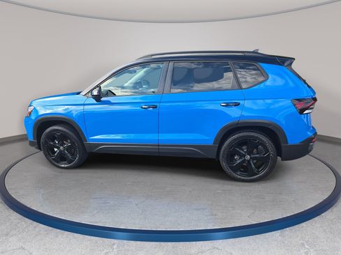 Used 2025 Volkswagen Taos SE AWD/4WD image 8