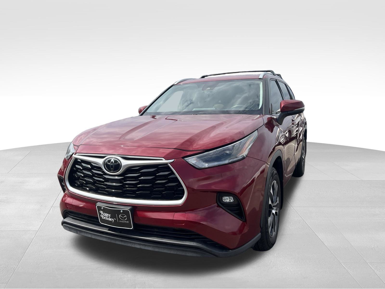 Used 2022 Toyota Highlander XLE FWD image 1