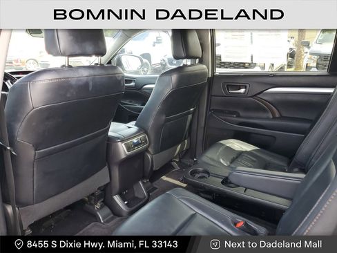 Used 2017 Toyota Highlander SE image 10