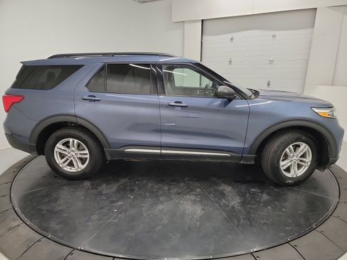 Used 2021 Ford Explorer XLT w/ Equipment Group 202A AWD/4WD image 11