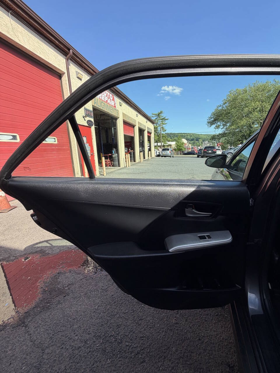 Used 2014 Toyota Camry SE w/ Moonroof Package FWD image 18