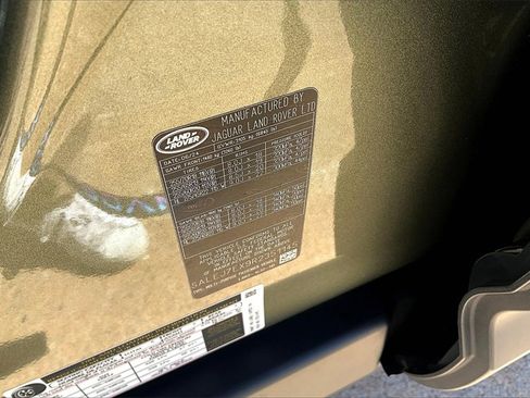 Used 2024 Land Rover Defender 110 S image 33