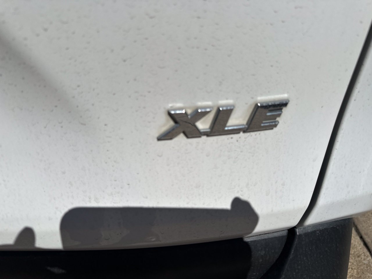Used 2020 Toyota RAV4 XLE w/ Convenience Package FWD image 4