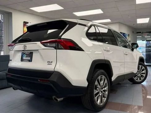 Used 2019 Toyota RAV4 XLE Premium w/ Cold Weather Package AWD/4WD image 6