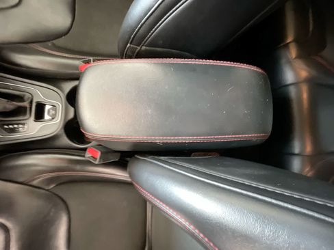 Used 2019 Jeep Cherokee Trailhawk w/ Cold Weather Group AWD/4WD image 21