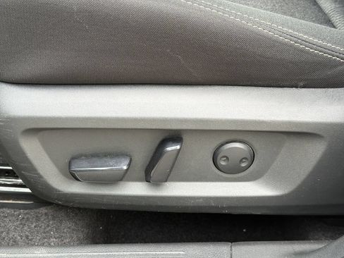 Used 2024 Nissan Rogue SV AWD/4WD image 12